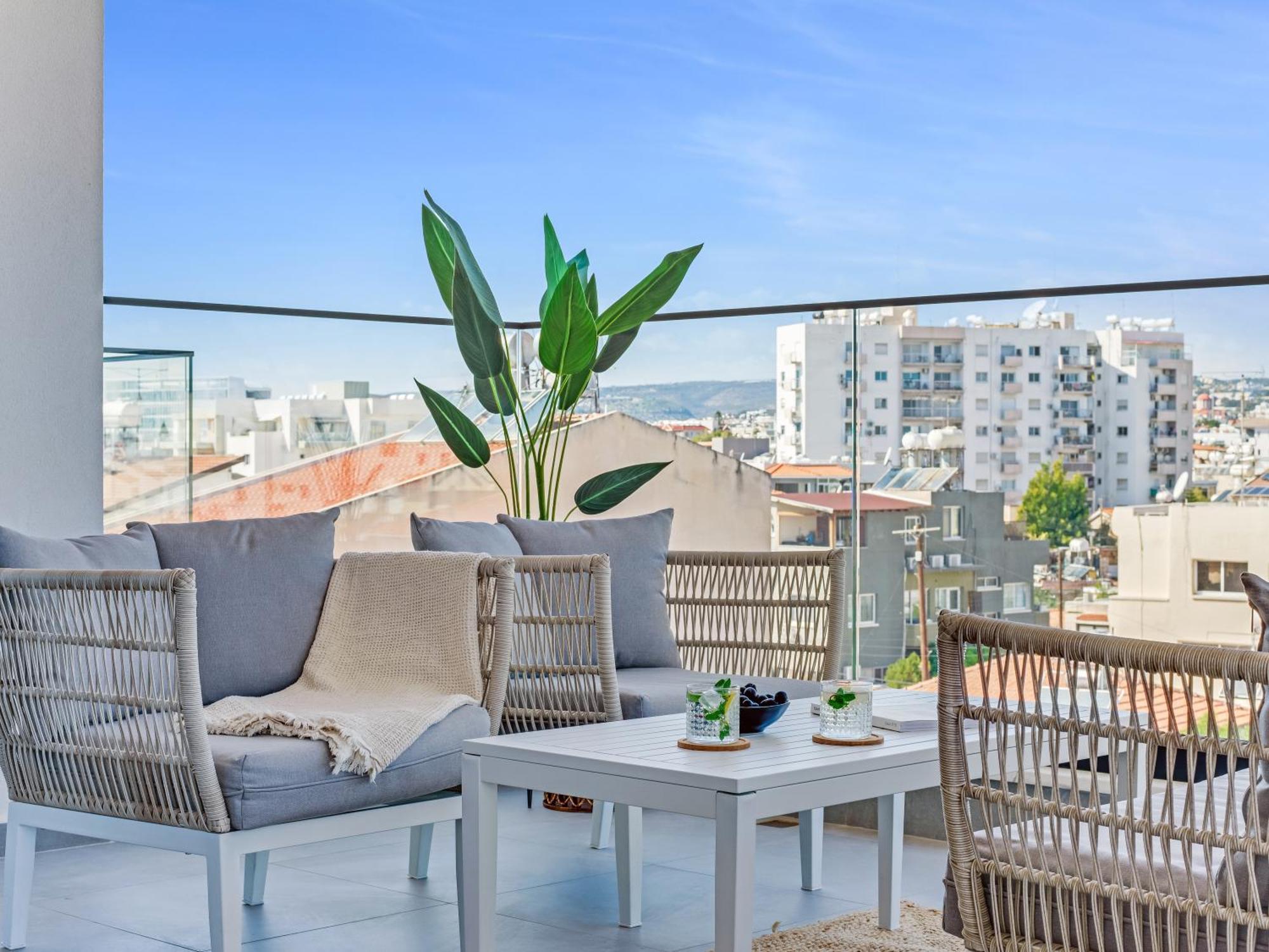 Sanders Crystal 2 Limassol