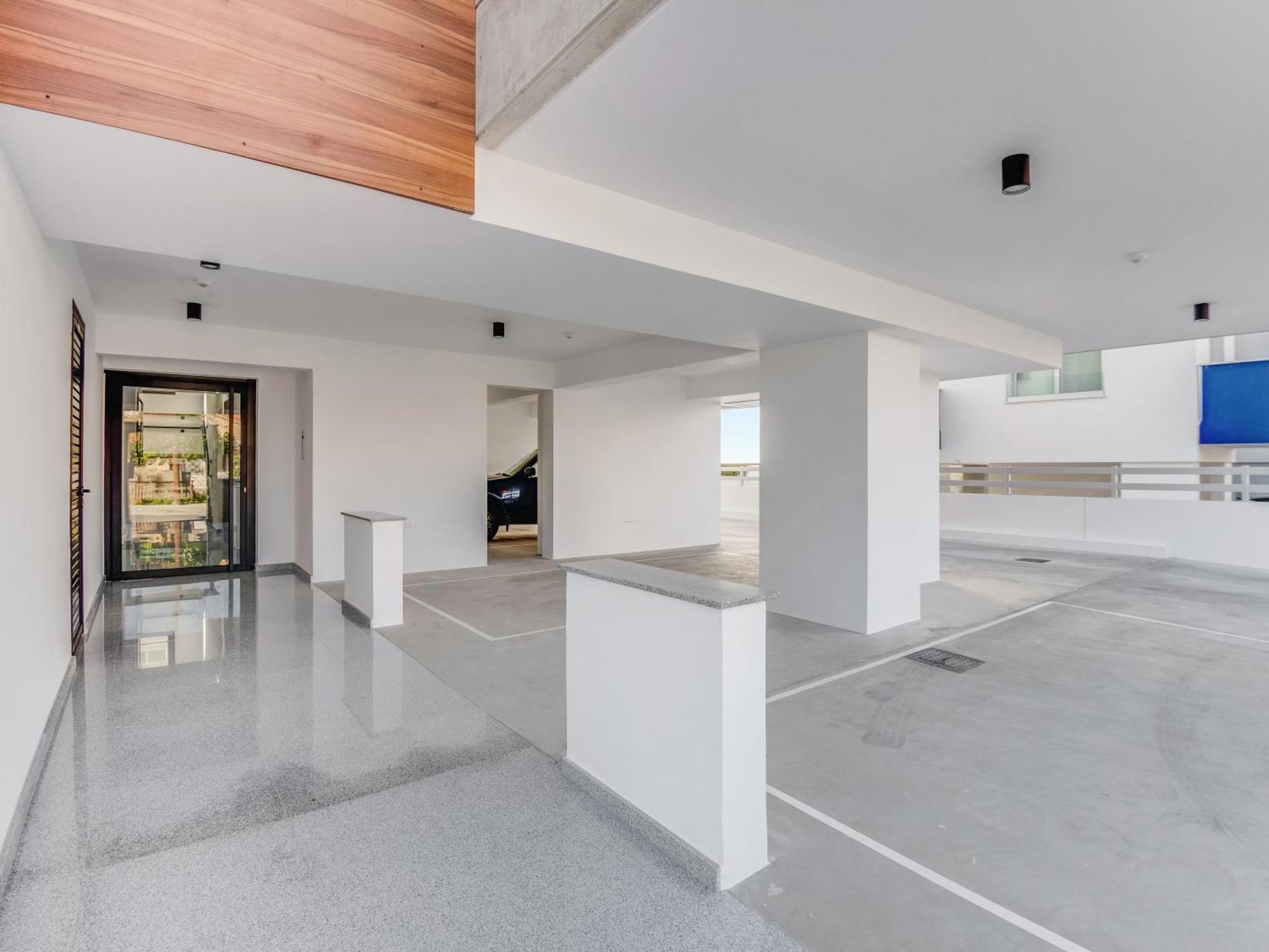 Sanders Crystal 2 Limassol